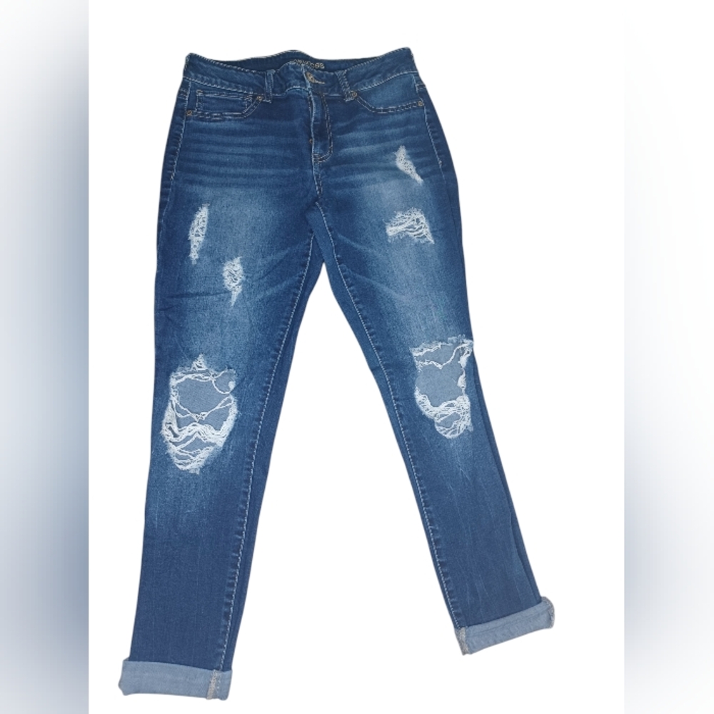 Maurices Sz. MED. Distressed Jeans